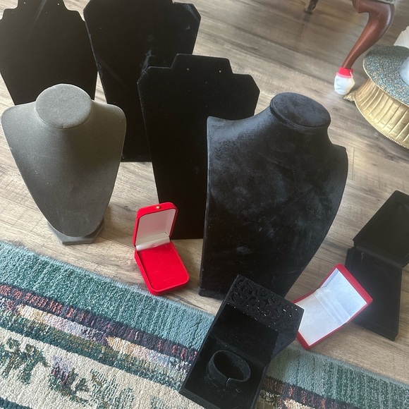 Velvet Jewelry Display Set with Red and Black Cases - Picture 3 of 3